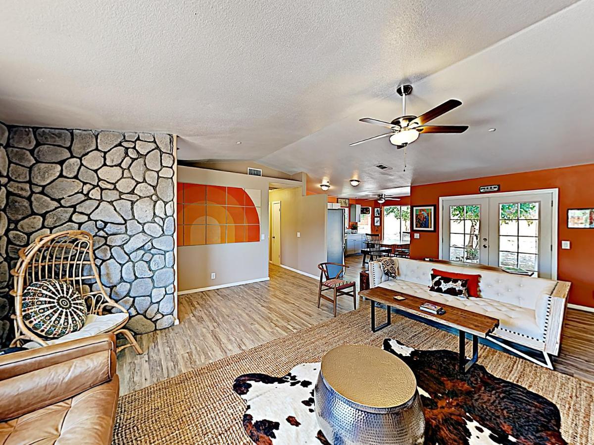 Rawhide Ranch - Walk To Pappy And Harriet'S With Hot Tub! Home Yucca Valley Exterior photo