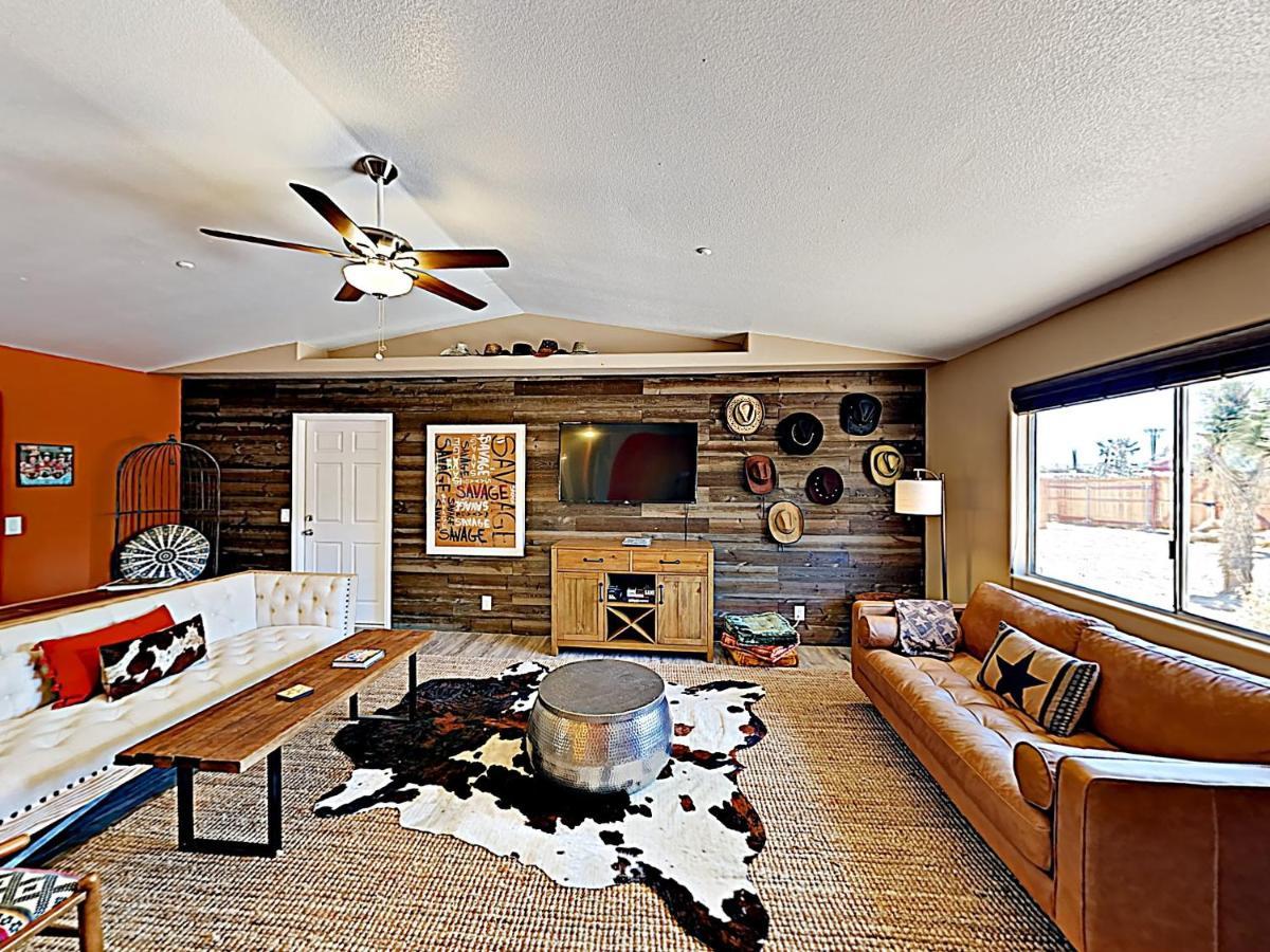 Rawhide Ranch - Walk To Pappy And Harriet'S With Hot Tub! Home Yucca Valley Exterior photo