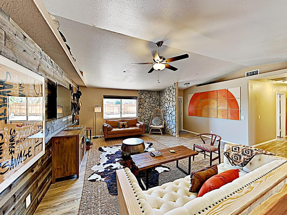 Rawhide Ranch - Walk To Pappy And Harriet'S With Hot Tub! Home Yucca Valley Exterior photo