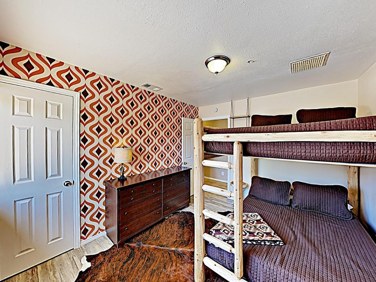 Rawhide Ranch - Walk To Pappy And Harriet'S With Hot Tub! Home Yucca Valley Exterior photo