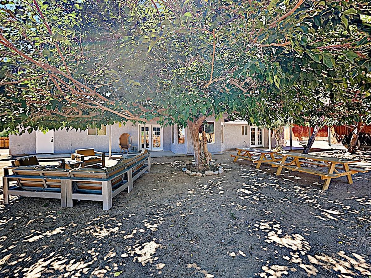 Rawhide Ranch - Walk To Pappy And Harriet'S With Hot Tub! Home Yucca Valley Exterior photo