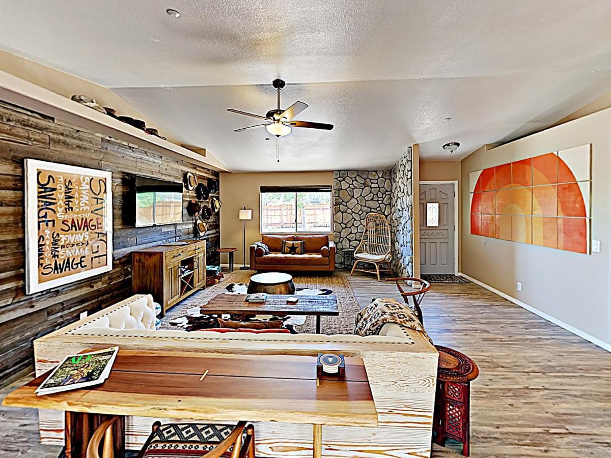 Rawhide Ranch - Walk To Pappy And Harriet'S With Hot Tub! Home Yucca Valley Exterior photo